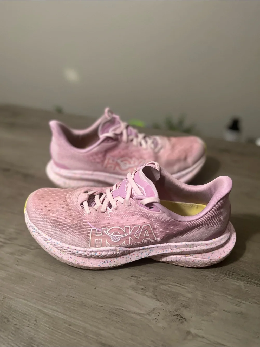 Hoka Mach 6 running Pink Twilight/Lemonade